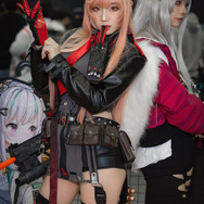 ラピ『NIKKE』ブース／モデル：@yuojaci 、撮影：乃木章（@Osefly）