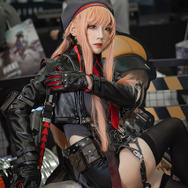 ラピ『NIKKE』ブース／モデル：@yuojaci 、撮影：乃木章（@Osefly）