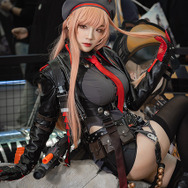 ラピ『NIKKE』ブース／モデル：@yuojaci 、撮影：乃木章（@Osefly）