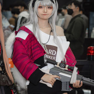 プリム『NIKKE』ブース／モデル：@Hatn_Yang 、撮影：乃木章（@Osefly）