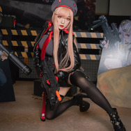 ラピ『NIKKE』ブース／モデル：AZA（@azamiyuko_cos ）、撮影：乃木章