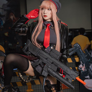 ラピ『NIKKE』ブース／モデル：AZA（@azamiyuko_cos ）、撮影：乃木章