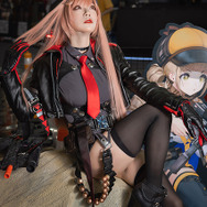 ラピ『NIKKE』ブース／モデル：AZA（@azamiyuko_cos ）、撮影：乃木章