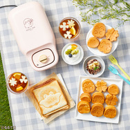 『コウペンちゃん』が超キュートなマルチサンドメーカーに！ホットサンドやミニケーキが上手に焼けて、えら～い