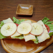 ハードコアゲーミング料理第8回『ポケモンSV』が遊びたい男のおしゃれサンドイッチと欲望ベーコンタワー【特集】