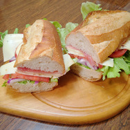 ハードコアゲーミング料理第8回『ポケモンSV』が遊びたい男のおしゃれサンドイッチと欲望ベーコンタワー【特集】