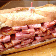 ハードコアゲーミング料理第8回『ポケモンSV』が遊びたい男のおしゃれサンドイッチと欲望ベーコンタワー【特集】