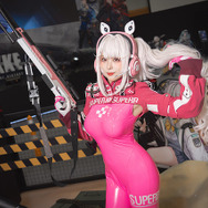 アリス『勝利の女神：NIKKE』／モデル：DyangYi（@DyangYi）、撮影：乃木章