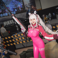 アリス『勝利の女神：NIKKE』／モデル：DyangYi（@DyangYi）、撮影：乃木章