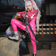 アリス『勝利の女神：NIKKE』／モデル：DyangYi（@DyangYi）、撮影：乃木章