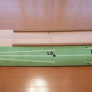 フローリングでも、ゴロゴロ転がる音がしない！自宅でのパター練習が快適になる「サイレントボール」がスゴい