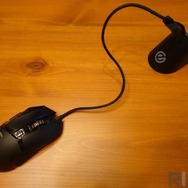 ELECOM GAMINGの中の人が駄々をこねて作られたワイヤードマウスの救世主―「まるで無線」な使い心地を作りだす『ケーブルリフト』を使ってみた