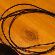 ELECOM GAMINGの中の人が駄々をこねて作られたワイヤードマウスの救世主―「まるで無線」な使い心地を作りだす『ケーブルリフト』を使ってみた