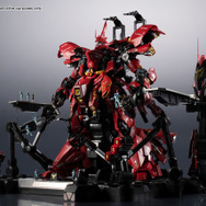 お値段約20万円、重量約12kgの「サザビー」特大フィギュア、秋葉原で抽選販売開始！ただし「店頭受け取りのみ」というシビアな条件付き