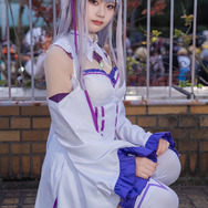 エミリア『Re:ゼロから始める異世界生活』／モデル：緑埜、撮影：tama