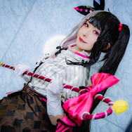 夜見れな「にじさんじ」／モデル：菜柚、撮影：Jon