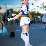 ネオン『勝利の女神:NIKKE』／零崎沙耶（Twitter：@zerozakisaya）、撮影：乃木章