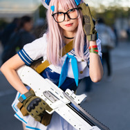 ネオン『勝利の女神:NIKKE』／零崎沙耶（Twitter：@zerozakisaya）、撮影：乃木章