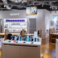 胡桃やアルハイゼン、ヨォーヨらがお出迎え！店内に隠れたパイモンシール探しも楽しめる「パイモンみっけ！原神×Sony Store」開催