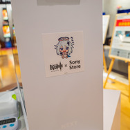 胡桃やアルハイゼン、ヨォーヨらがお出迎え！店内に隠れたパイモンシール探しも楽しめる「パイモンみっけ！原神×Sony Store」開催