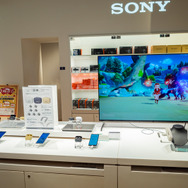 胡桃やアルハイゼン、ヨォーヨらがお出迎え！店内に隠れたパイモンシール探しも楽しめる「パイモンみっけ！原神×Sony Store」開催