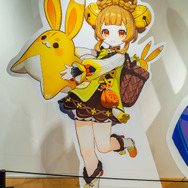 胡桃やアルハイゼン、ヨォーヨらがお出迎え！店内に隠れたパイモンシール探しも楽しめる「パイモンみっけ！原神×Sony Store」開催