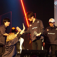 『ストリートファイターV』公式プロリーグ、グランドファイナルがついに決着！現地写真満載のダイジェスト