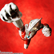 超リアルな『ウルトラマン』フィギュアが再販！初代スーツアクターの身体をスキャン、左右非対称の絶妙なバランスまで再現