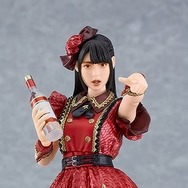 上坂すみれさんが、声優初のfigma化！本人を全身スキャン、「台本」「酒瓶」等の付属パーツで多彩なアクションを徹底再現
