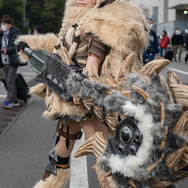 『モンスターハンター:ワールド』バフバロ装備/かずは(@kazuhacos)、撮影:tama