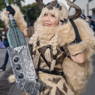 『モンスターハンター:ワールド』バフバロ装備/かずは(@kazuhacos)、撮影:tama