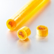 「サーモンラン」の金イクラを、金太郎飴でガチ再現!『スプラトゥーン』公式のホワイトデーネタに、イカたちの“納品欲”が掻き立てられる