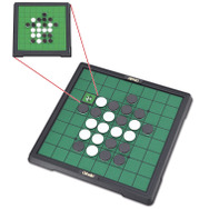 「世界最小のオセロ」ガシャポンに登場！わずか1/8スケール、定番オセロの“1マス分”の極小サイズ