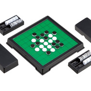「世界最小のオセロ」ガシャポンに登場！わずか1/8スケール、定番オセロの“1マス分”の極小サイズ