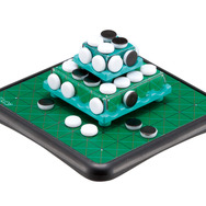 「世界最小のオセロ」ガシャポンに登場！わずか1/8スケール、定番オセロの“1マス分”の極小サイズ