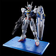 『水星の魔女』新作ガンプラ「HG 1/144 ガンダムエアリアル パーメットスコア・シックス」登場!青く輝く姿を立体化、ロゴ入りの専用台座も付属