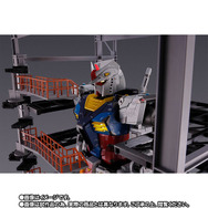 約10万円!横浜の「動くガンダム」がドック台座付属で大型可動フィギュア化―現地演出も再現できる豪華仕様