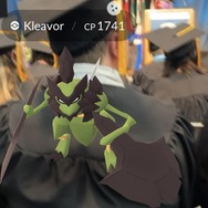 卒業式で色違いポケモンを捕まえる？まさかの場所でバサギリレイドに参加した『ポケモンGO』プレイヤー現る、Wのおめでとう