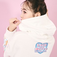 藤田ニコルさんと、伝説のキッズゲーム『オシャレ魔女 ラブandベリー』がコラボ！プレイに欠かせなかったカード(レプリカ)の限定非売品が同梱