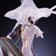 限定版ではキュートな「ウィンク顔」も披露！特大ボリュームの『アズレン』「アーク・ロイヤル」フィギュア登場