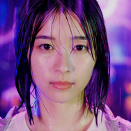 『超探偵事件簿 レインコード』新TVCMに、女優の鳴海唯さんが出演！“雨が降り続く街”で絶叫する演技を披露