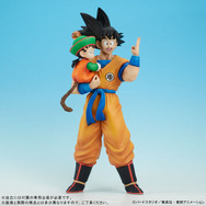 ドラゴンボールZ」より、「孫悟飯」を抱える「孫悟空」を立体化