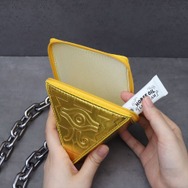 これで遊戯になりきれる？『遊戯王』首から下げられる「千年パズルポーチ」がグッズ化！