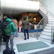 『ラブプラス』クリスマスケーキを買うためにファンが駆けつける