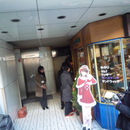 『ラブプラス』クリスマスケーキを買うためにファンが駆けつける