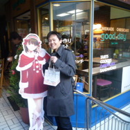『ラブプラス』クリスマスケーキを買うためにファンが駆けつける