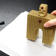 「キン肉マン」砂の超人「サンシャイン」を本当に“砂”で作製！ザラっとした手触りなのに崩れない、独自の「粉状固形化技術」