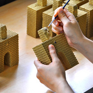 「キン肉マン」砂の超人「サンシャイン」を本当に“砂”で作製！ザラっとした手触りなのに崩れない、独自の「粉状固形化技術」