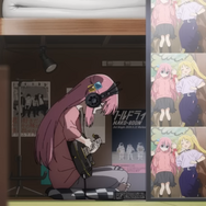 「ぼっちちゃん」の“あの部屋”が、リアルに再現できる！アニメ「ぼっち・ざ・ろっく！」の場面写ブロマイド第1弾がファミマにて取扱い開始