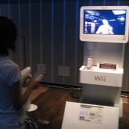 【CAPCOM Wii&DS新作タイトル発表会】 Wiiザッパーも触っちゃいました！『バイオハザードUC』プレイレポート